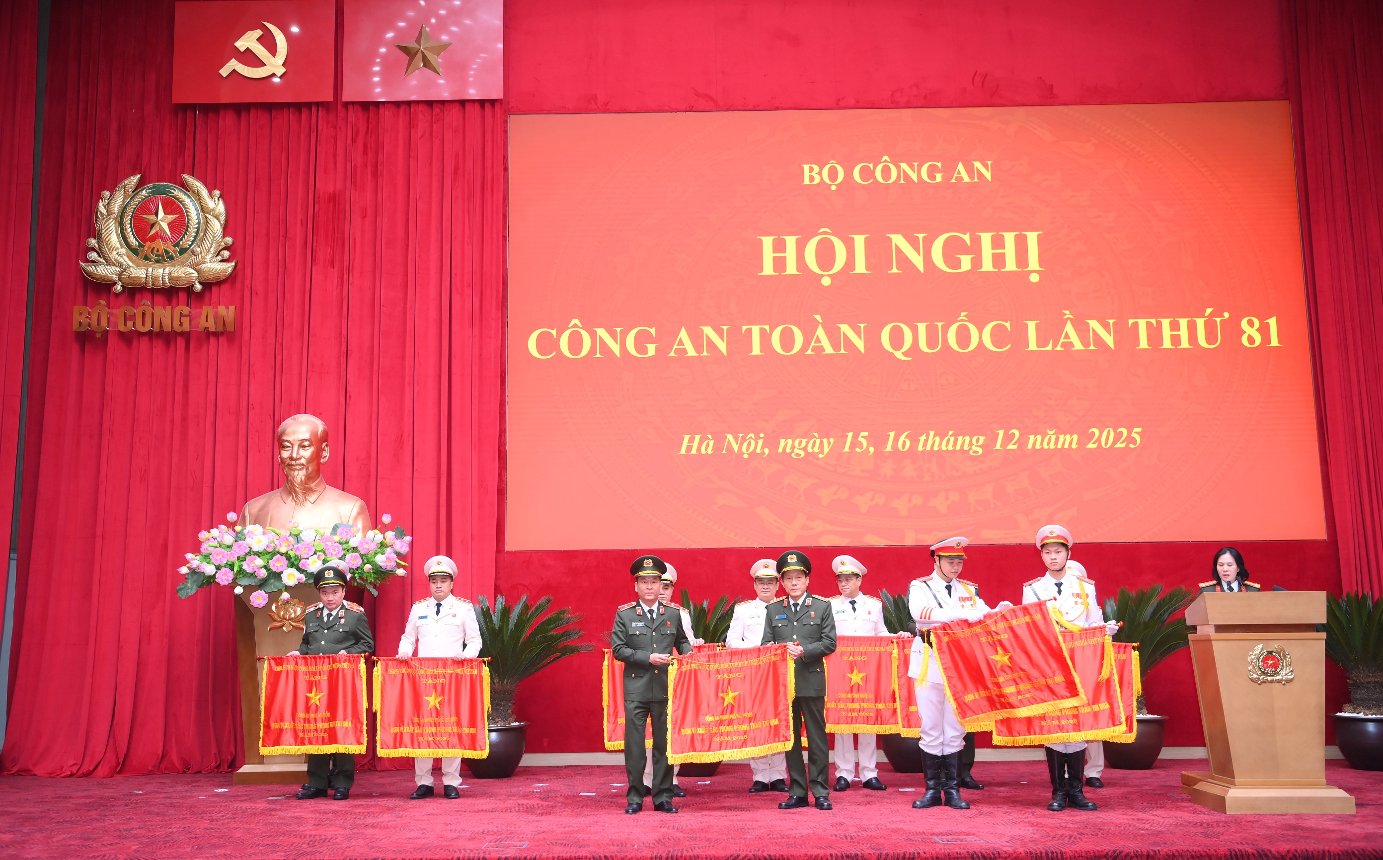 CATP Hải Phòng vinh dự nhận Cờ thi đua của Chính phủ tại Hội nghị Công an toàn quốc lần thứ 81